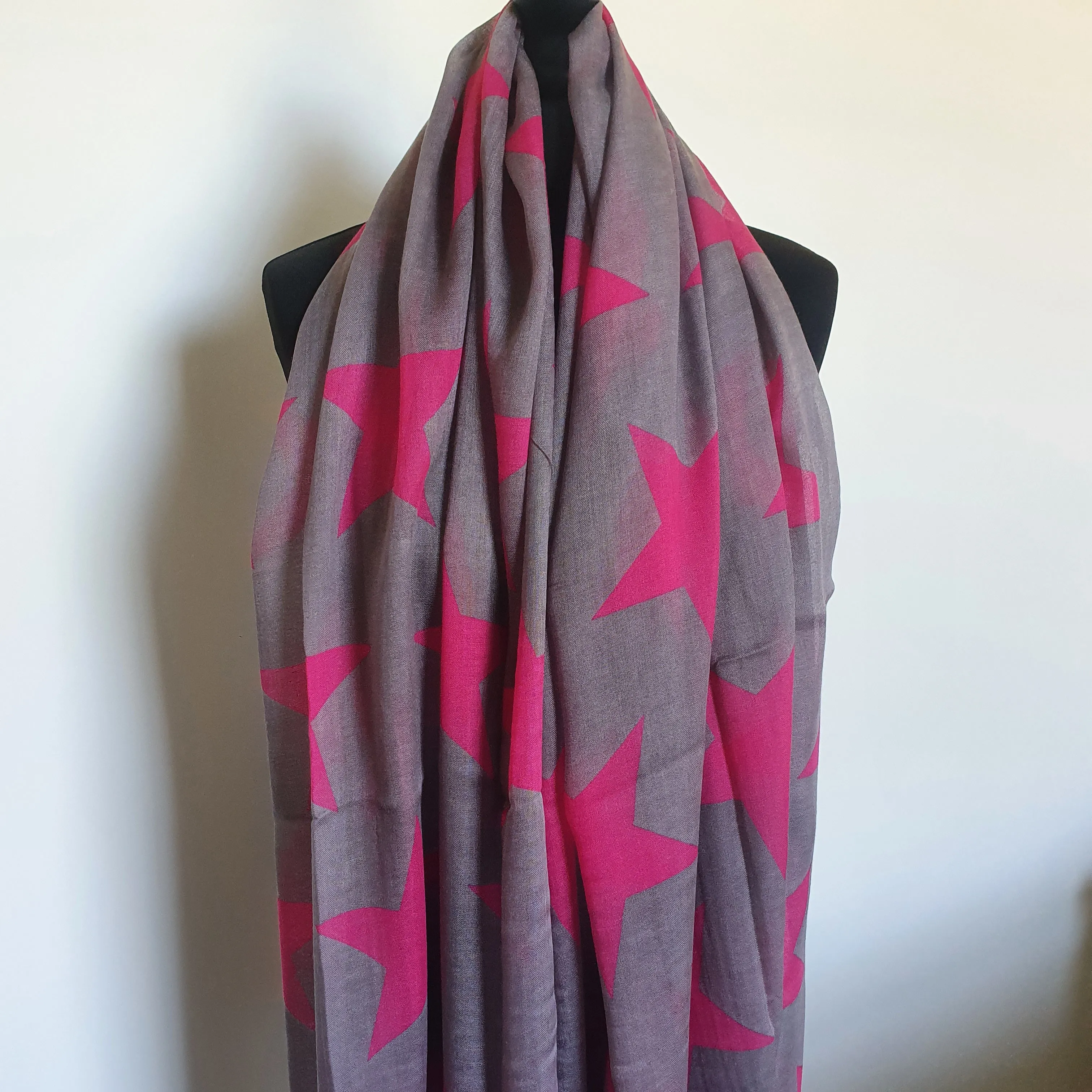 Grey & Fuchsia Star Scarf
